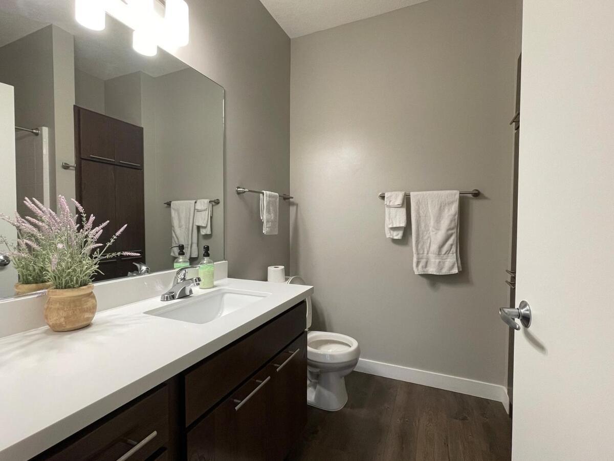 Large Downtown 2Br -Hot Tub-Downtown! Apartment Des Moines Ngoại thất bức ảnh