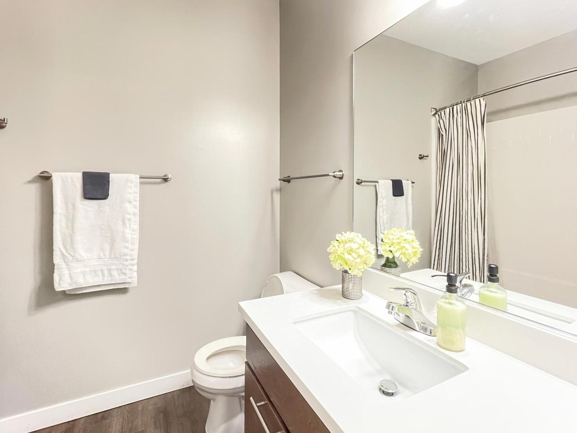Large Downtown 2Br -Hot Tub-Downtown! Apartment Des Moines Ngoại thất bức ảnh